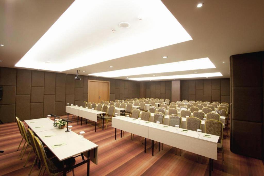Aswin Hotel And Spa Makassar Eksteriør bilde