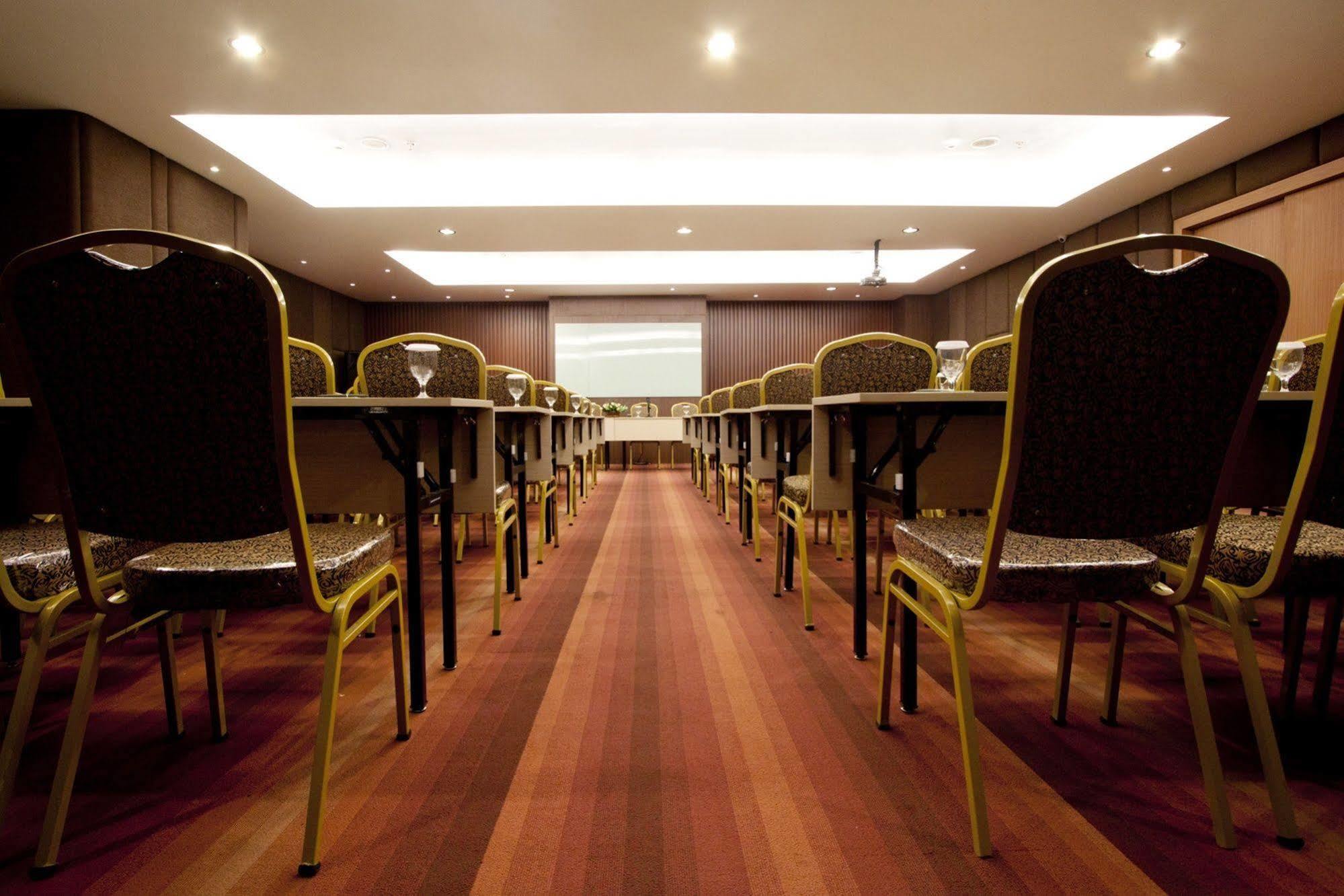 Aswin Hotel And Spa Makassar Eksteriør bilde